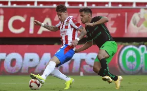 Chivas y Santos alistan intercambio | Getty Images

