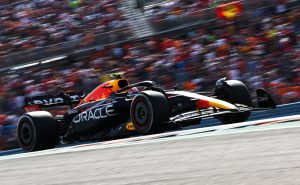 Checo Pérez se rifó en el Red Bull Show Run – Fuente: Getty
