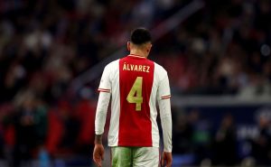 Edson Álvarez recibe dura crítica de un crack holandés – Fuente: Getty
