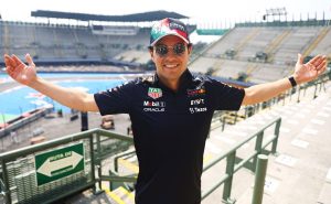 Checo Pérez buscará convertirse en el primer mexicano en ganar en Hermanos Rodríguez. | Getty Images
