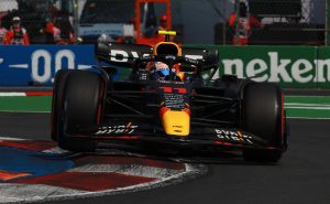 Checo Pérez rebasó a Russell y se puso tercero. | Getty Images

