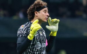 Memo Ochoa sigue sin renovar con América. | Getty Images
