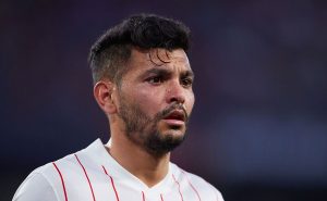 Tecatito jugará en una peculiar cancha. Fuente: Getty
