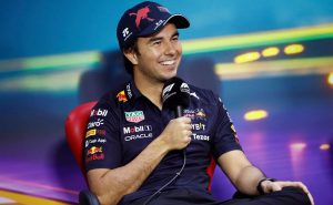 Checo Pérez fue captado dando cátedra en el póker con un crack – Fuente: Getty
