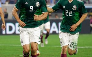 Raúl Jiménez y Chucky Lozano
