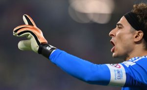La reacción de una leyenda de la NFL a la atajada de Ochoa
