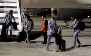 Dani Alves podría ser titular en Qatar

