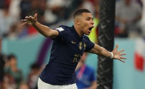 Francia vence a Dinamarca y se mete a los octavos de final