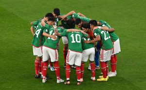 Abrazo entre cracks previo al juego
