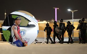Facundo y policía en Qatar | Getty Images
