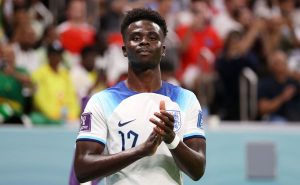 La gran labor social de Bukayo Saka
