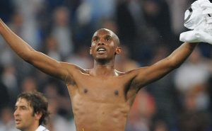Samuel Eto’o agrede a patadas a Youtuber – Getty Images. 
