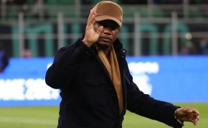 MILAN, ITALY – MARCH 04: Samuel Eto'o salutes the crowd prior to the the Serie A match between FC Internazionale and US Salernitana at Stadio Giuseppe Meazza on March 04, 2022 in Milan, . (Photo by Marco Luzzani/Getty Images)
