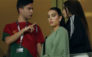 Georgina Rodríguez se molestó por la suplencia de CR7. | Getty Images
