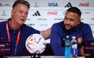 Van Gaal va por las semifinales contra un viejo rival.
