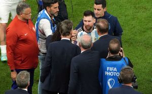 Messi terminó enganchado con Van Gaal – Fuente: Getty
