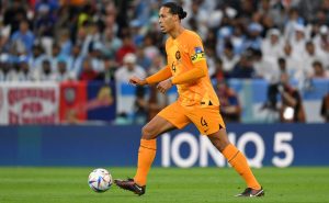 Van Dijk erró el penal contra Argentina
