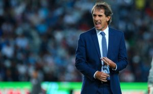 Almada quiere dirigir a una Selección
