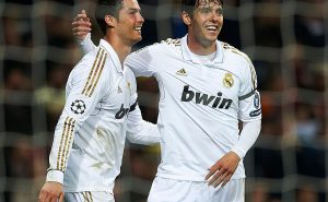 Un brasileño compañero de Cristiano en el Real Madrid defendió al Bicho tas su eliminación. 
