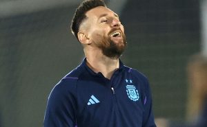 Messi se tambalea del PSG – Getty Images. 
