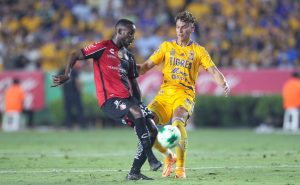 Tigres y Atlas se enfrentaron en la Copa Sky 2022. | Getty Images
