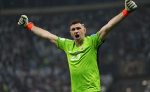 Dibu Martínez realiza polémica celebración tras conquistar Qatar 2022