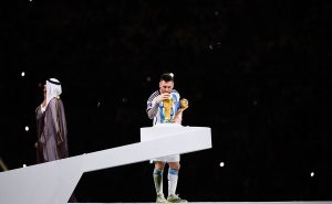 Lionel Messi por fin tiene la Copa del Mundo – Fuente: Getty
