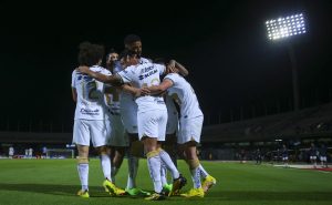 Ningún argentino se quería quedar con las ganas de festejar el triunfo de Qatar 2022. Fuente: Getty
