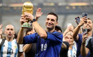 Lionel Scaloni festejó con un hermoso jersey retro – Fuente: Getty
