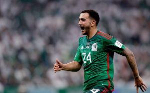 Luis Chávezz se rifó un golazo en Qatar 2022. | Getty Images
