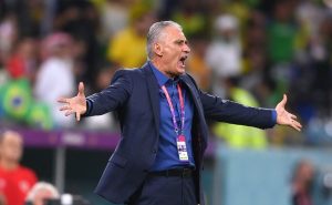 Tite es asaltado en Brasil y ladrón le lanza fuerte regaño