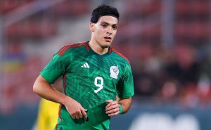Raúl Jiménez quiere volver a aullar. Fuente: Getty
