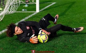 Guillermo Ochoa tiene un reto tremendo en la Serie A – Fuente: Twitter @OfficialUSS1919
