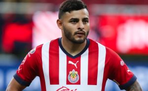 Alexis Vega revela la exigencia en Chivas – Getty Images.
