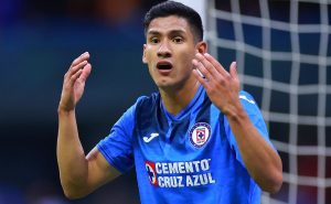 Uriel Antuna no jugaría con Cruz Azul. | Getty Images
