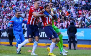 Definidos los delanteros de Chivas
