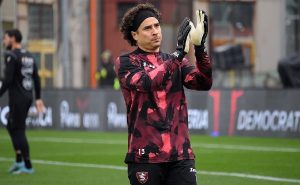 Memo Ochoa volvió a brillar con el Salernitana. | @OfficialUSS1919
