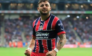 Alexis Vega anotó con Chivas. | Getty Images
