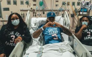 Damar Hamlin viendo el juego de los Bills. | d.ham3
