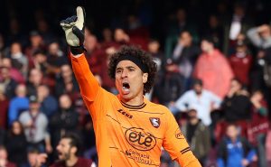 Guillermo Ochoa la está rompiendo en el Salernitana – Getty Images
