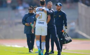 Dinenno festejando con Rafa Puente del Río

