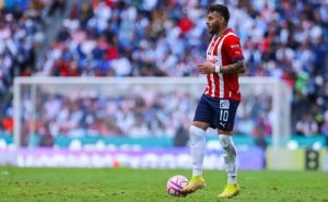 Alexis Vega y su lesión con Chivas.
