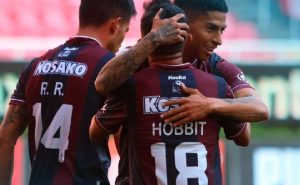 Golazo del Hobbit Bermúdez. | @LigaMXExpansion
