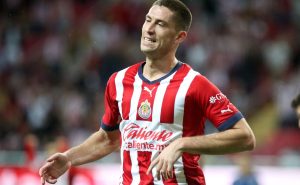 Santiago Ormeño mete discordia en Chivas – Getty Images 
