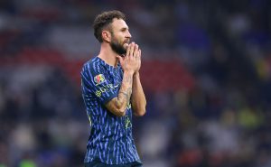 Miguel Layún mandó un saludo a político.
