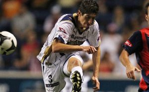 Emblema de Pumas se va con rival – Getty Images. 
