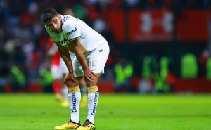 Salvio no estará en Pumas por un buen rato
