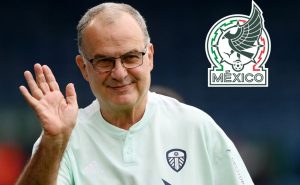 Andrés Fassi le da un empujón a Bielsa – Getty Images. 

