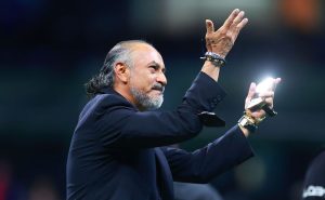 Raúl Gutiérrez sigue sin ganar con Cruz Azul. | Getty Images
