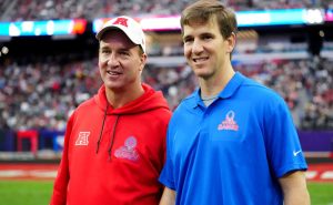 Los hermanos Manning volvieron a la cancha, pero como entrenadores

